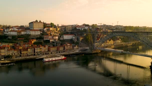 Deck Arch Bridge River Douro Porto City Portugal Static Shot — Stockvideo