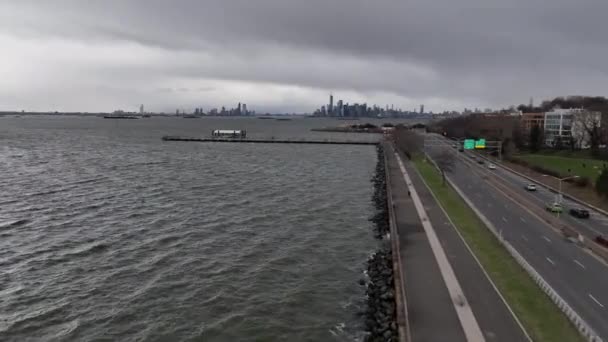 Aerial View Paved Walkway Belt Parkway Upper Bay Brooklyn Camera — Vídeo de Stock