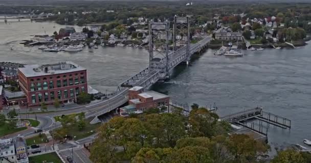 Portsmouth New Hampshire Aerial V14 ภาพยนตร Flyover และรอบ Prescoot Park — วีดีโอสต็อก