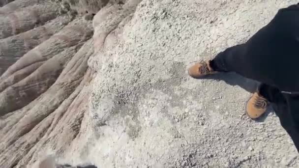 Vertical View Hiker Peak Badlands National Park South Dakota Usa — Vídeo de stock