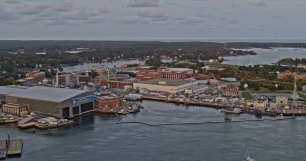 Portsmouth New Hampshire Aerial Panoramic View Capture Navel Shipyard Kittery — стоковое видео