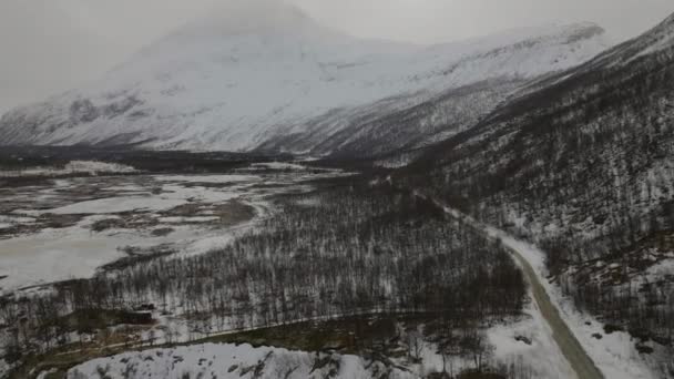 Θολό Χειμερινό Τοπίο Στην Κοιλάδα Signaldalen Βόρεια Νορβηγία Χειμώνα Αεροπλάνο — Αρχείο Βίντεο