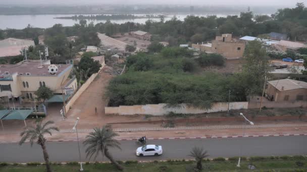 Aerial View Buildings Street Niger River Niamey Niger Daytime High — ストック動画