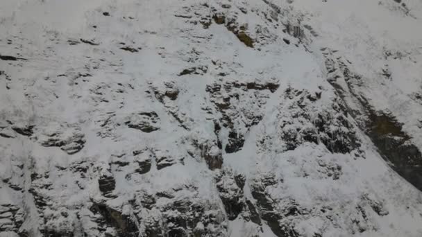 Snowy Steep Surface Otertinden Mountain Northern Norway Aerial Tilt Shot — Stockvideo