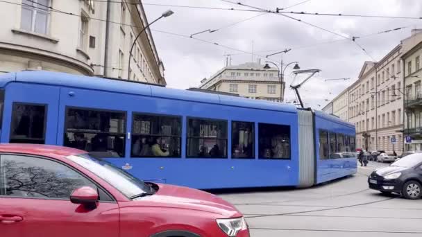 Carros Rua Eléctrico Comboio Nas Ruas Cracóvia Polónia — Vídeo de Stock