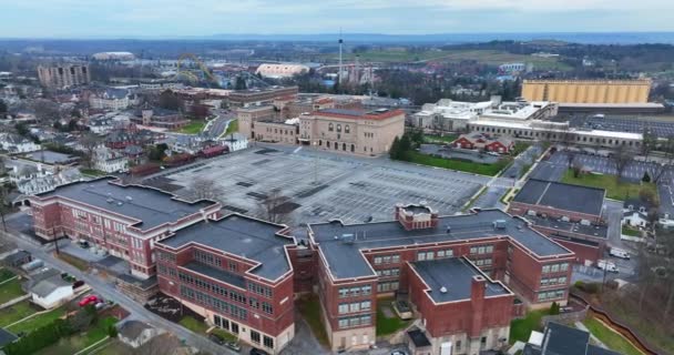 Hershey Pennsylvania Aerial Establishing Shot Hersheypark Theater Headquarters Chocolate Company — Stock Video