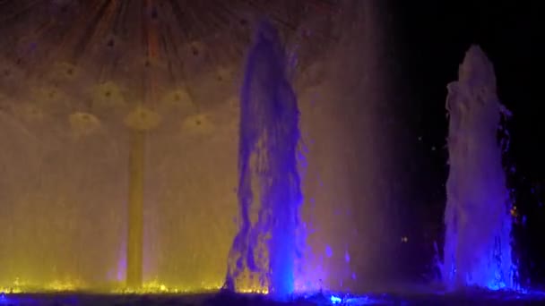 Fountain Lit Blue Yellow Light Clear Night Stockholm Sweden Slomo — Vídeo de Stock