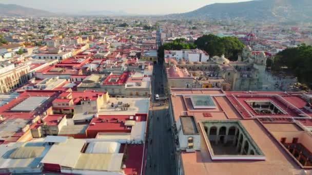 Oaxaca City Mexico Dronen Flyr Latin Urban Colonial City Street – stockvideo