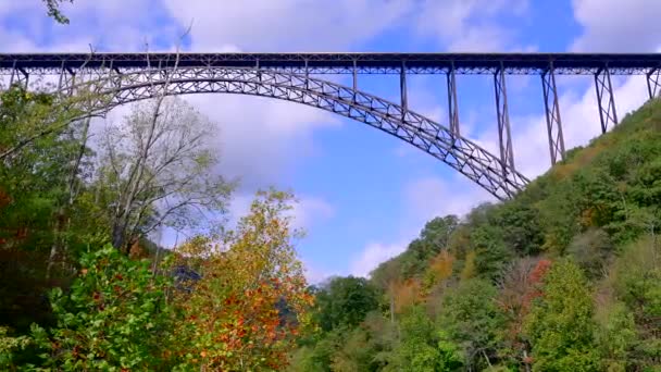 Глядя Вверх Мост Нью Ривер Ущелье Национального Парка — стоковое видео