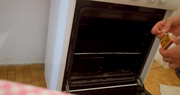 Turning Empty Gas Oven Matches Old Gas Oven Lights Violently — Stockvideo