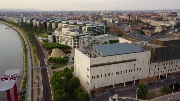 Cinematic Aerial Drone 360 Orbit Shot National Theatre Ludwig Museum — стоковое видео