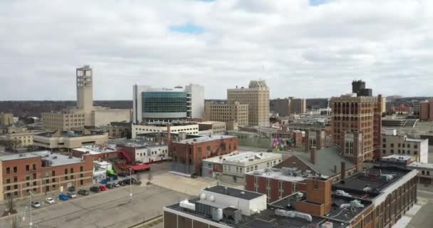 Downtown Pontiac Michigan Skyline Drone Video Moving Forward — Stock video