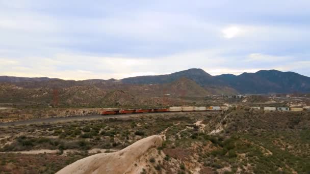 Hwy 138 Cajon Junction Train Tracks Sand Stone Formations Dji — Vídeos de Stock