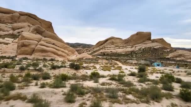 Flying Forward Shrubs Sandstone Formations San Bernardino Desert Area Cajon — Wideo stockowe