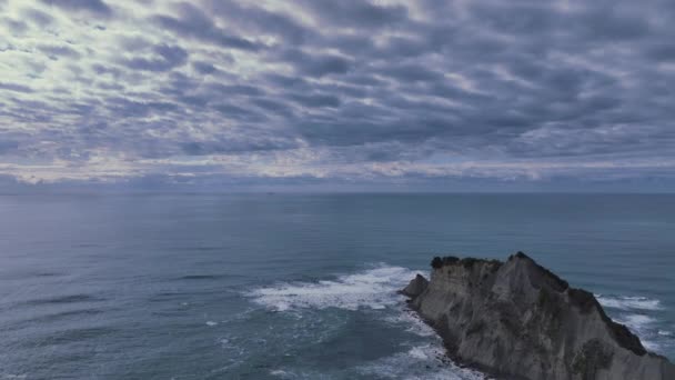 Aerial Departs East Cape New Zealand Headland Vast Pacific Ocean — Vídeos de Stock