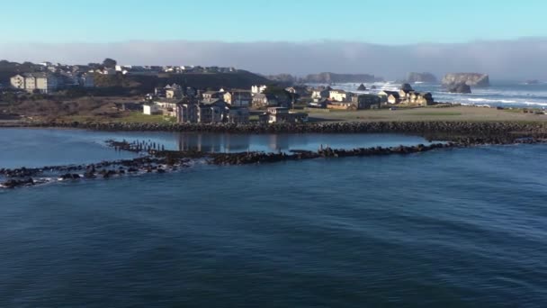 Coquille River Bandon Oregon Drone Flying Water Beachfront Real Estate — Stok video