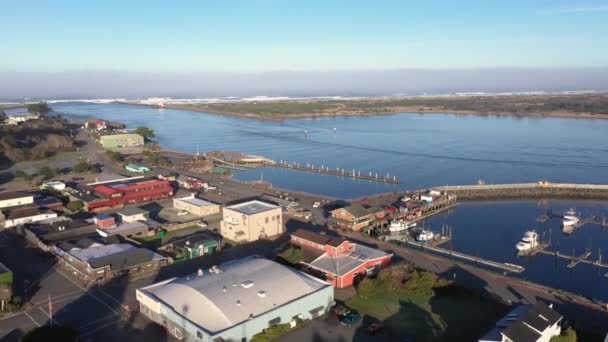 Old Town Bandon Oregon Usa Drone Flyover Coquille River Lighthouse — Vídeos de Stock