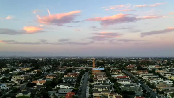 Afstandelijk Uitzicht Church Tower Manhattan Beach Californië Bij Zonsondergang Brede — Stockvideo