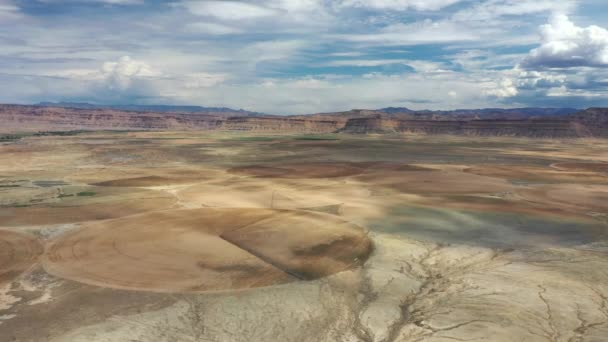 Circular Fields Green River Majestic Mountain Views Utah Usa Aerial — Vídeo de Stock