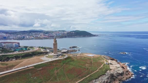 Luftaufnahme Zum Historischen Herkules Turm Der Küste Von Corua Nordspanien — Stockvideo