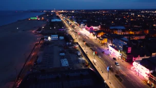 Night Aerial Shot Met Weekend Druk Noordelijke Richting Vliegen Stad — Stockvideo