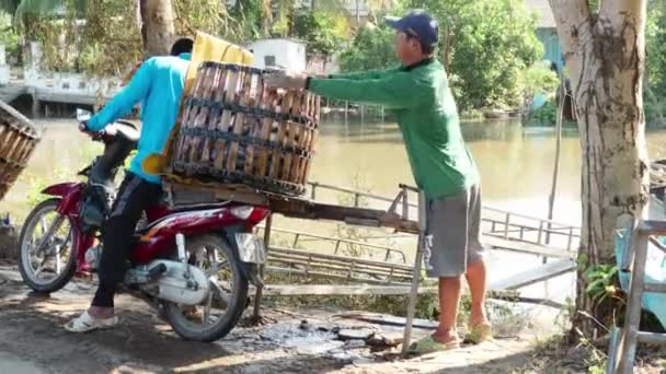 Close Shot Bikers Unloading Fish Tray Can Tho City People — Stockvideo