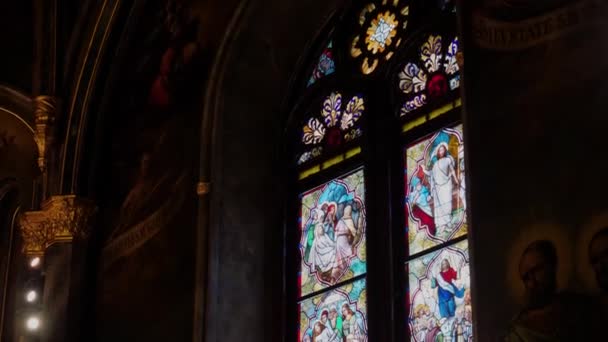 Interior View Colored Stained Glass Windows Big Eclectic Cathedral — Vídeo de Stock