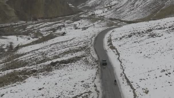 Largo Tiro Hermoso Paisaje Verde Árboles Montaña Una Carretera Nasirabad — Vídeos de Stock