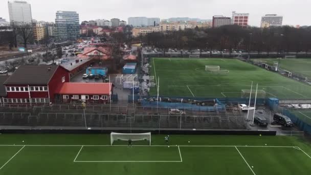 Drone Subida Revelando Solna Municipio Estocolmo Suecia — Vídeos de Stock