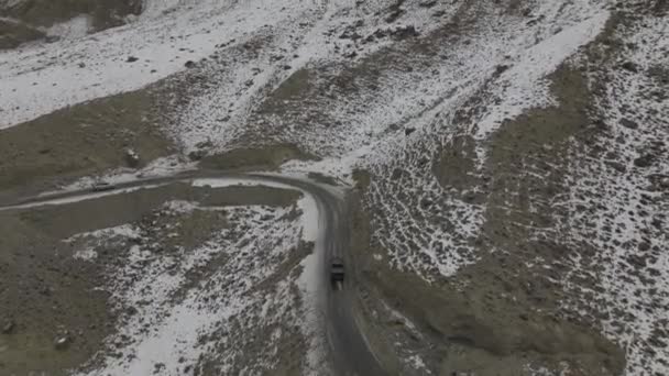 Aerial Drone Shot Car Aerial View Karakoram Highway Road River — Vídeos de Stock