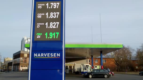 Steigende Kraftstoffpreise Lettland Aufgrund Der Sanktionen Des Westens — Stockvideo