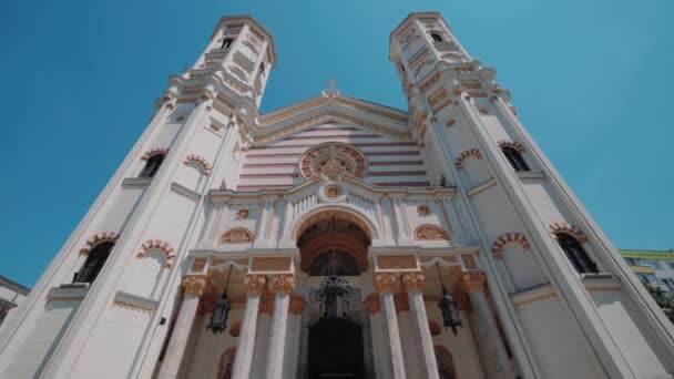 Exterior Front Side Wide Shot Beautiful White Eclectic Historic Cathedral — Stock videók