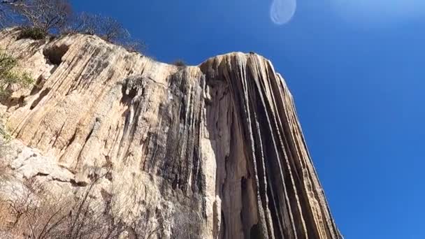 Cachoeira Petrificada Oaxaca Hierve Agua Caminhando Pelo Caminho — Vídeo de Stock