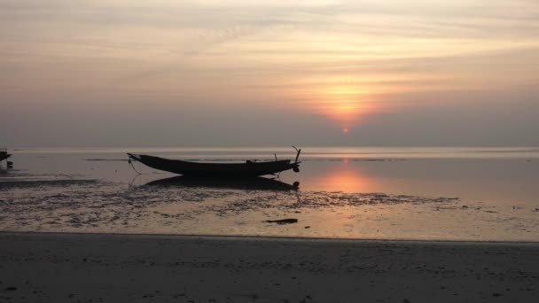 Timelapse Sunrise Vijay Nagar Vijaynagar Beach Andaman Islands Silhouettes Traditional — Vídeo de stock