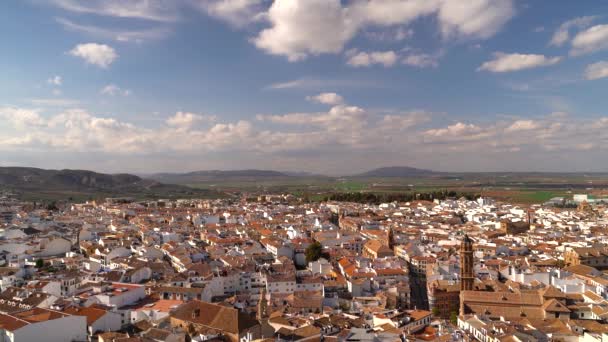 Spanya Nın Antequera Şehrinin Panoramik Gündüz Görüntüsü Mavi Bulutlu Gökyüzü — Stok video