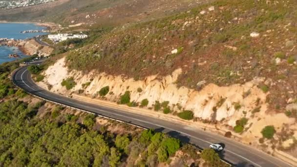 Bilkörning Genom Victoria Road Vid Solnedgången Oudekraal Sydafrika Antenn — Stockvideo