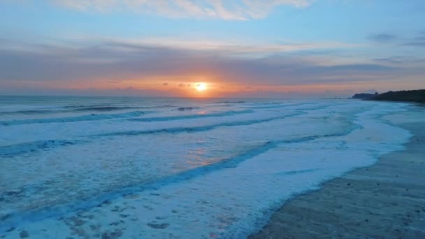 Sandsend Whitby Subdued Sunrise April 2022 Aerial Drone Push Forward — Vídeos de Stock