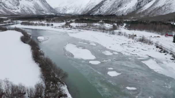 Icy River Ndalsnes Western Norway Winter Drone Tilt Showing Valley — Vídeo de Stock