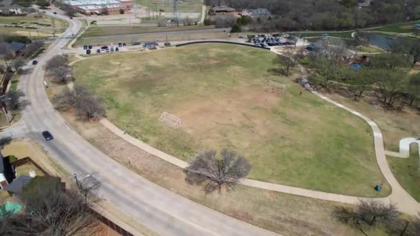 ปภาพทางอากาศของสนามฟ ตบอลใน Unity Park Highhland Village Texas — วีดีโอสต็อก