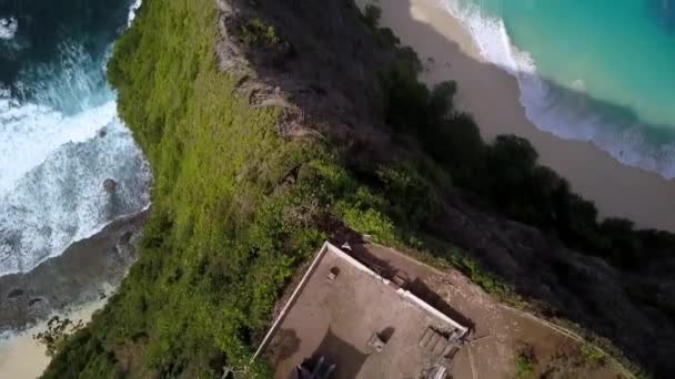 Spectacular Aerial View Slowly Tilt Drone Flight Dinosaurs Island Kelingking — Stock video