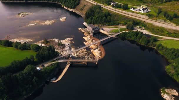 Luchtfoto Rond Een Dam Zomerdag Noorwegen Hoge Hoek Baan Drone — Stockvideo