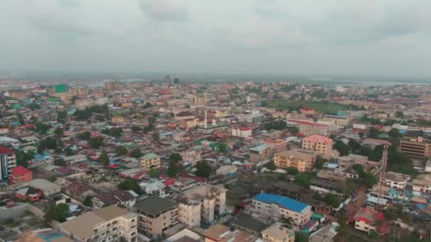 Aerial Drone Shot Skyline Monrovia Liberia Cloudy Day — Vídeo de Stock