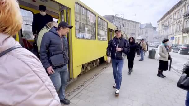 Passengers Unload Busy Streetcar Lviv Ukraine — Stockvideo