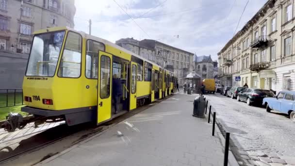 Passengers Load Streetcar Lviv Ukraine — Vídeos de Stock