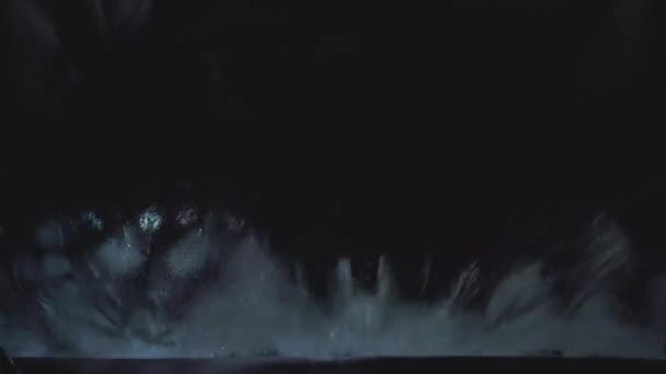 Berührungslose Autowaschanlage Auto Mit Schäumender Windschutzscheibe Das Unter Wäschern Und — Stockvideo