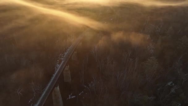 Gün Batımında Aydınlanan Işık Bulutunun Nefes Kesici Hava Manzarası — Stok video