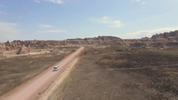 Suv Driving Dirt Road Badlands National Park South Dakota Aerial — Vídeo de Stock
