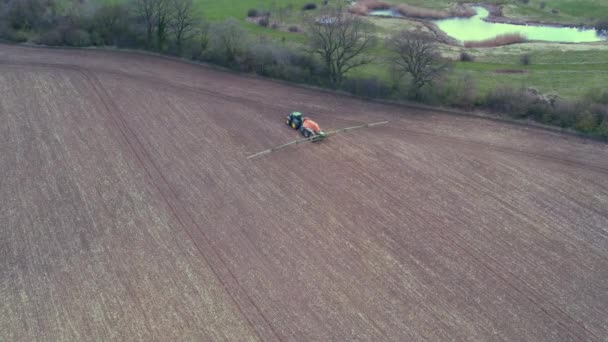 Tractor Spraying Fertilizer Field — Stock Video