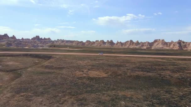 Suv Driving Dirt Road Alone Badlands National Park South Dakota — ストック動画