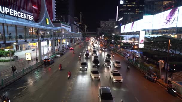 Night Traffic Rushing Vehicles Passing Road Shopping Malls Bangkok Thailand — Vídeos de Stock
